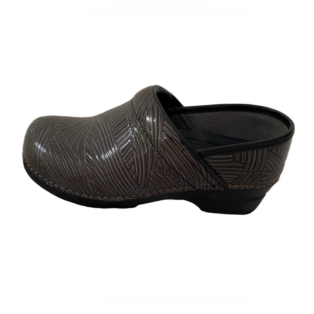 Dansko XP Slip Protection Clogs - Picture 2 of 9